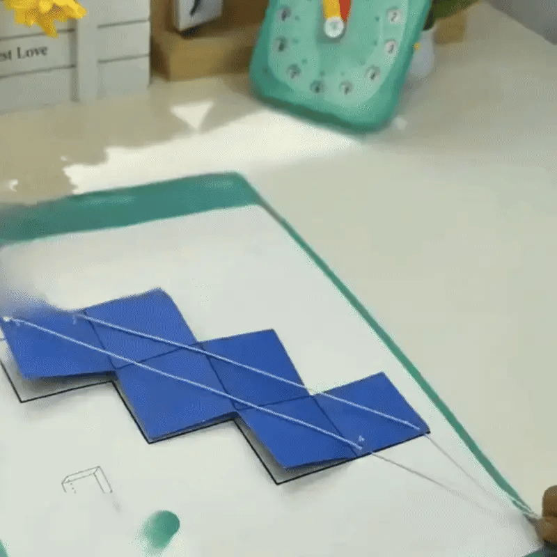 Playbino GeoGenius - Educatief knutselpakket voor 3D vormen - Geometrie Leerboek